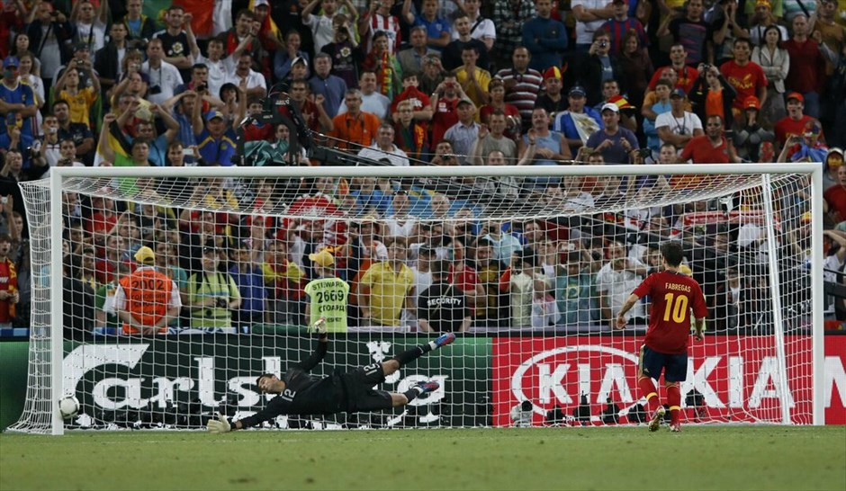Euro 2012 - Πορτογαλία - Ισπανία (2-4) (κ.α. 0-0) #11. Η Ισπανία προκρίθηκε στον τελικό του Ευρωπαϊκού Πρωταθλήματος 2012, επικρατώντας στη «Ντόνμπας Αρένα» του Ντόνετσκ της Πορτογαλίας με 4-2 στα πέναλτι, μετά το ισόπαλο 0-0 στην κανονική διάρκεια και την παράταση.
