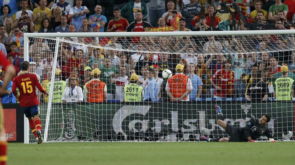 Euro 2012 - Πορτογαλία - Ισπανία (2-4) (κ.α. 0-0) #14. Η Ισπανία προκρίθηκε στον τελικό του Ευρωπαϊκού Πρωταθλήματος 2012, επικρατώντας στη «Ντόνμπας Αρένα» του Ντόνετσκ της Πορτογαλίας με 4-2 στα πέναλτι, μετά το ισόπαλο 0-0 στην κανονική διάρκεια και την παράταση.
