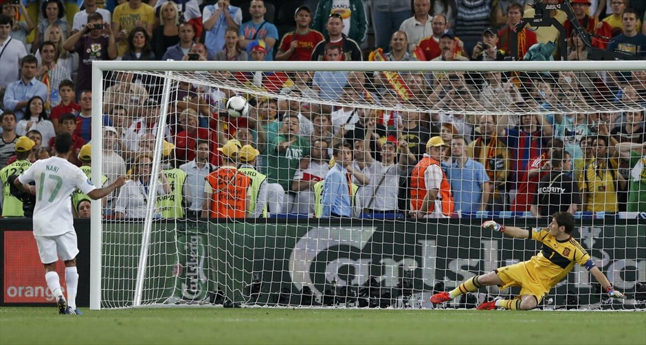 Euro 2012 - Πορτογαλία - Ισπανία (2-4) (κ.α. 0-0) #18. Η Ισπανία προκρίθηκε στον τελικό του Ευρωπαϊκού Πρωταθλήματος 2012, επικρατώντας στη «Ντόνμπας Αρένα» του Ντόνετσκ της Πορτογαλίας με 4-2 στα πέναλτι, μετά το ισόπαλο 0-0 στην κανονική διάρκεια και την παράταση.