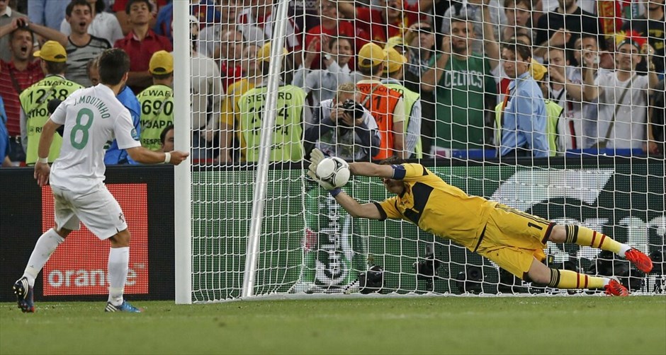 Euro 2012 - Πορτογαλία - Ισπανία (2-4) (κ.α. 0-0) #19. Η Ισπανία προκρίθηκε στον τελικό του Ευρωπαϊκού Πρωταθλήματος 2012, επικρατώντας στη «Ντόνμπας Αρένα» του Ντόνετσκ της Πορτογαλίας με 4-2 στα πέναλτι, μετά το ισόπαλο 0-0 στην κανονική διάρκεια και την παράταση.