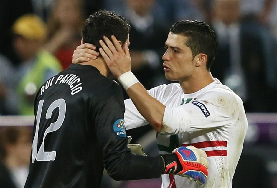 Euro 2012 - Πορτογαλία - Ισπανία (2-4) (κ.α. 0-0) #21. Η Ισπανία προκρίθηκε στον τελικό του Ευρωπαϊκού Πρωταθλήματος 2012, επικρατώντας στη «Ντόνμπας Αρένα» του Ντόνετσκ της Πορτογαλίας με 4-2 στα πέναλτι, μετά το ισόπαλο 0-0 στην κανονική διάρκεια και την παράταση.