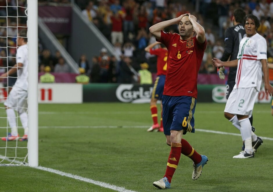 Euro 2012 - Πορτογαλία - Ισπανία (2-4) (κ.α. 0-0) #27. Η Ισπανία προκρίθηκε στον τελικό του Ευρωπαϊκού Πρωταθλήματος 2012, επικρατώντας στη «Ντόνμπας Αρένα» του Ντόνετσκ της Πορτογαλίας με 4-2 στα πέναλτι, μετά το ισόπαλο 0-0 στην κανονική διάρκεια και την παράταση.