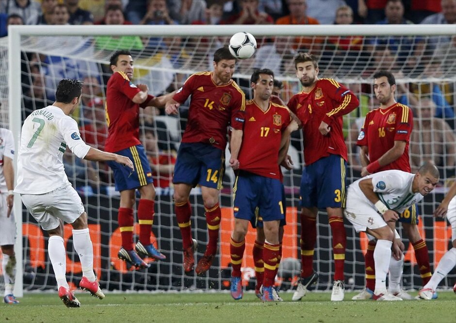 Euro 2012 - Πορτογαλία - Ισπανία (2-4) (κ.α. 0-0) #30. Η Ισπανία προκρίθηκε στον τελικό του Ευρωπαϊκού Πρωταθλήματος 2012, επικρατώντας στη «Ντόνμπας Αρένα» του Ντόνετσκ της Πορτογαλίας με 4-2 στα πέναλτι, μετά το ισόπαλο 0-0 στην κανονική διάρκεια και την παράταση.