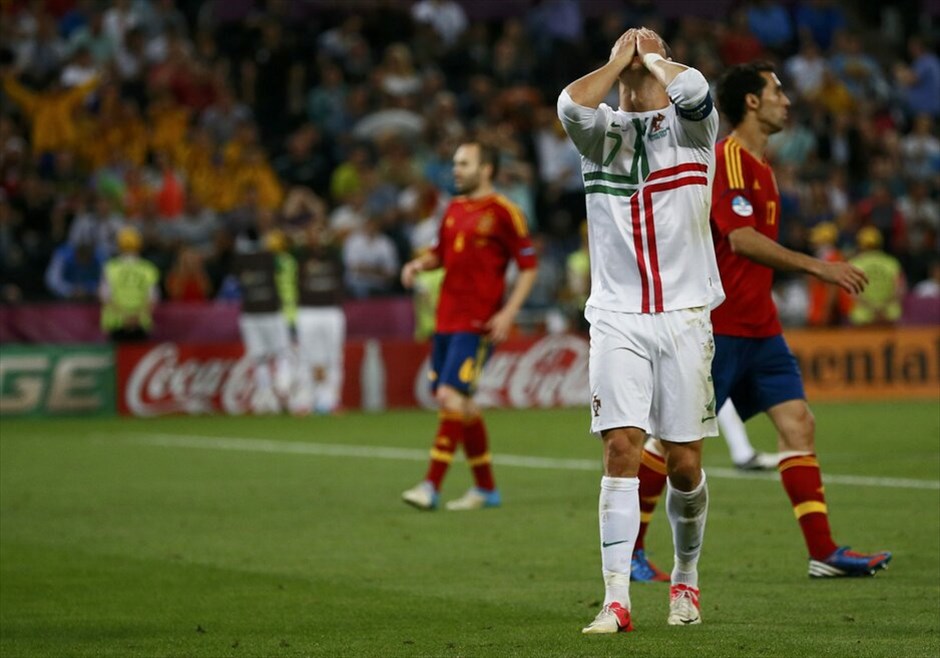 Euro 2012 - Πορτογαλία - Ισπανία (2-4) (κ.α. 0-0) #32. Η Ισπανία προκρίθηκε στον τελικό του Ευρωπαϊκού Πρωταθλήματος 2012, επικρατώντας στη «Ντόνμπας Αρένα» του Ντόνετσκ της Πορτογαλίας με 4-2 στα πέναλτι, μετά το ισόπαλο 0-0 στην κανονική διάρκεια και την παράταση.