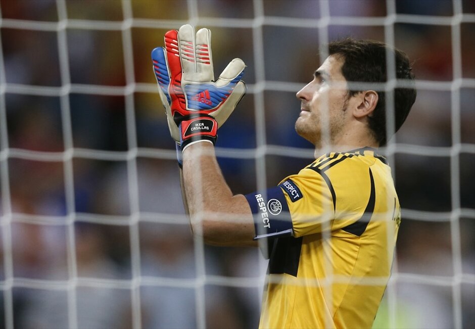 Euro 2012 - Πορτογαλία - Ισπανία (2-4) (κ.α. 0-0) #35. Η Ισπανία προκρίθηκε στον τελικό του Ευρωπαϊκού Πρωταθλήματος 2012, επικρατώντας στη «Ντόνμπας Αρένα» του Ντόνετσκ της Πορτογαλίας με 4-2 στα πέναλτι, μετά το ισόπαλο 0-0 στην κανονική διάρκεια και την παράταση.