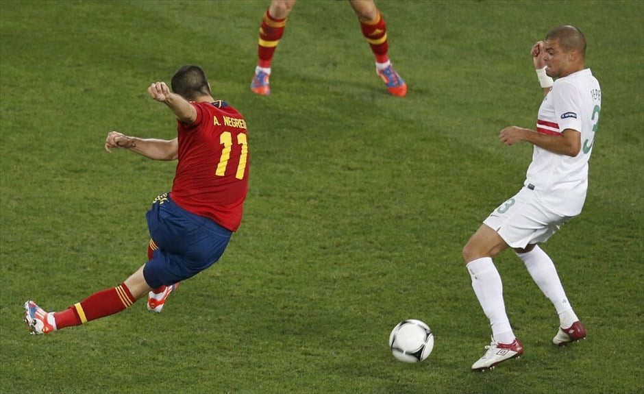 Euro 2012 - Πορτογαλία - Ισπανία (2-4) (κ.α. 0-0) #38. Η Ισπανία προκρίθηκε στον τελικό του Ευρωπαϊκού Πρωταθλήματος 2012, επικρατώντας στη «Ντόνμπας Αρένα» του Ντόνετσκ της Πορτογαλίας με 4-2 στα πέναλτι, μετά το ισόπαλο 0-0 στην κανονική διάρκεια και την παράταση.