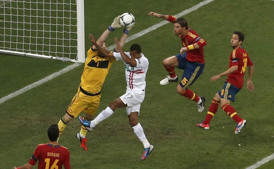 Euro 2012 - Πορτογαλία - Ισπανία (2-4) (κ.α. 0-0) #42. Η Ισπανία προκρίθηκε στον τελικό του Ευρωπαϊκού Πρωταθλήματος 2012, επικρατώντας στη «Ντόνμπας Αρένα» του Ντόνετσκ της Πορτογαλίας με 4-2 στα πέναλτι, μετά το ισόπαλο 0-0 στην κανονική διάρκεια και την παράταση.