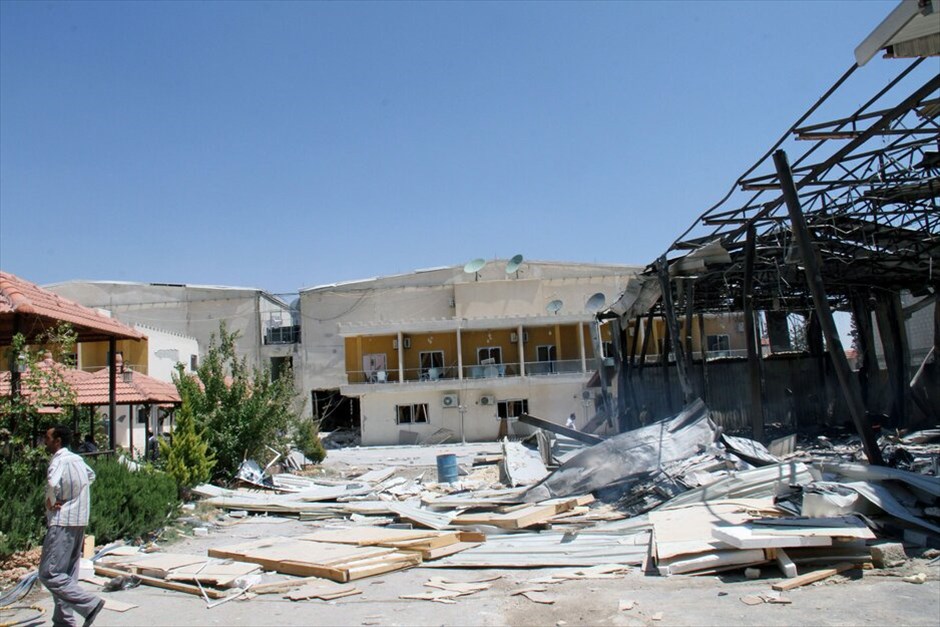 Συρία: Επίθεση ενόπλων σε τηλεοπτικό σταθμό #1. Επτά άνθρωποι, ανάμεσά τους τρεις δημοσιογράφοι, σκοτώθηκαν κατά τη διάρκεια ένοπλης επίθεσης εναντίον του φιλοκυβερνητικού δικτύου της συριακής τηλεόρασης Αλ-Ιχμπαρίγια που πραγματοποιήθηκε σήμερα κοντά στη Δαμασκό. Oι συριακές αρχές κάνουν λόγο για «τρομοκρατική επίθεση κατά της ελευθερίας του Τύπου, των στελεχών και των θεσμών του». Είναι η πρώτη επίθεση που πραγματοποιείται εναντίον της συριακής τηλεόρασης από την έναρξη της εξέγερσης τον Μάρτιο του 2001.