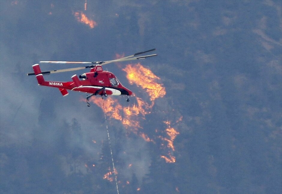 ΗΠΑ: Συγκλονίζεται από πυρκαγιές το Κολοράντο (ανανέωση) #3. Περισσότεροι από 32.000 άνθρωποι έχουν εγκαταλείψει τα σπίτια τους στο Κολοράντο Σπρινγκς, λόγω της μεγάλης πυρκαγιάς που μαίνεται από το Σάββατο. Μέχρι στιγμής η φωτιά έχει καταστρέψει 2.500 εκτάρια καλλιεργήσιμης γης και μόνο το 5% έχει τεθεί υπό έλεγχο. Οι αρχές δεν είναι ακόμα σε θέση να υπολογίσουν τα κτήρια που έχουν καταστραφεί.