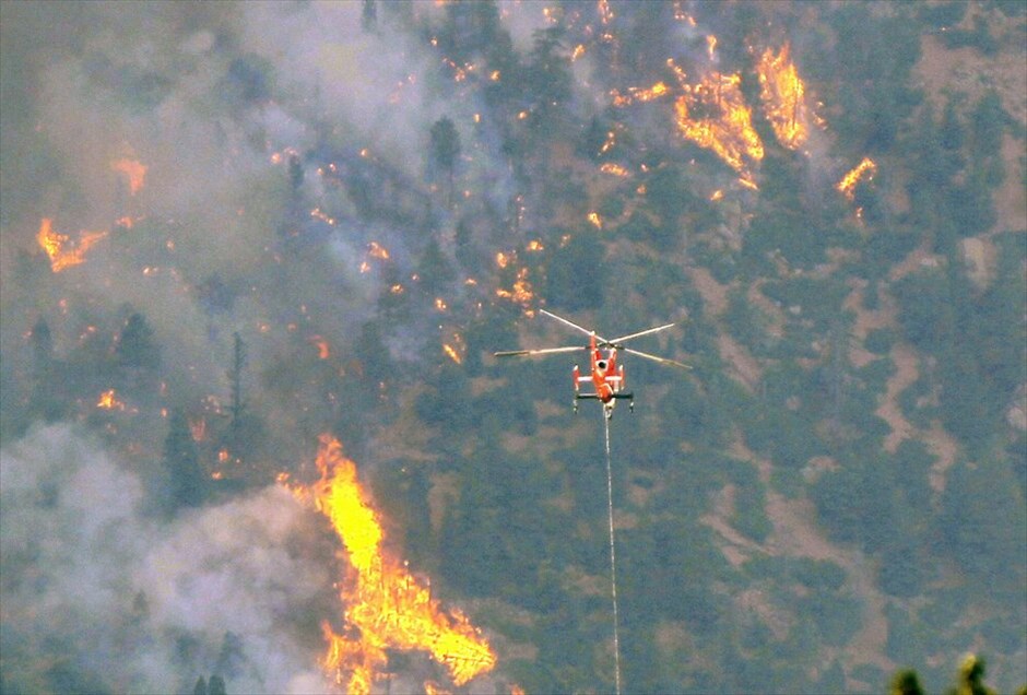 ΗΠΑ: Συγκλονίζεται από πυρκαγιές το Κολοράντο (ανανέωση) #4. Περισσότεροι από 32.000 άνθρωποι έχουν εγκαταλείψει τα σπίτια τους στο Κολοράντο Σπρινγκς, λόγω της μεγάλης πυρκαγιάς που μαίνεται από το Σάββατο. Μέχρι στιγμής η φωτιά έχει καταστρέψει 2.500 εκτάρια καλλιεργήσιμης γης και μόνο το 5% έχει τεθεί υπό έλεγχο. Οι αρχές δεν είναι ακόμα σε θέση να υπολογίσουν τα κτήρια που έχουν καταστραφεί.