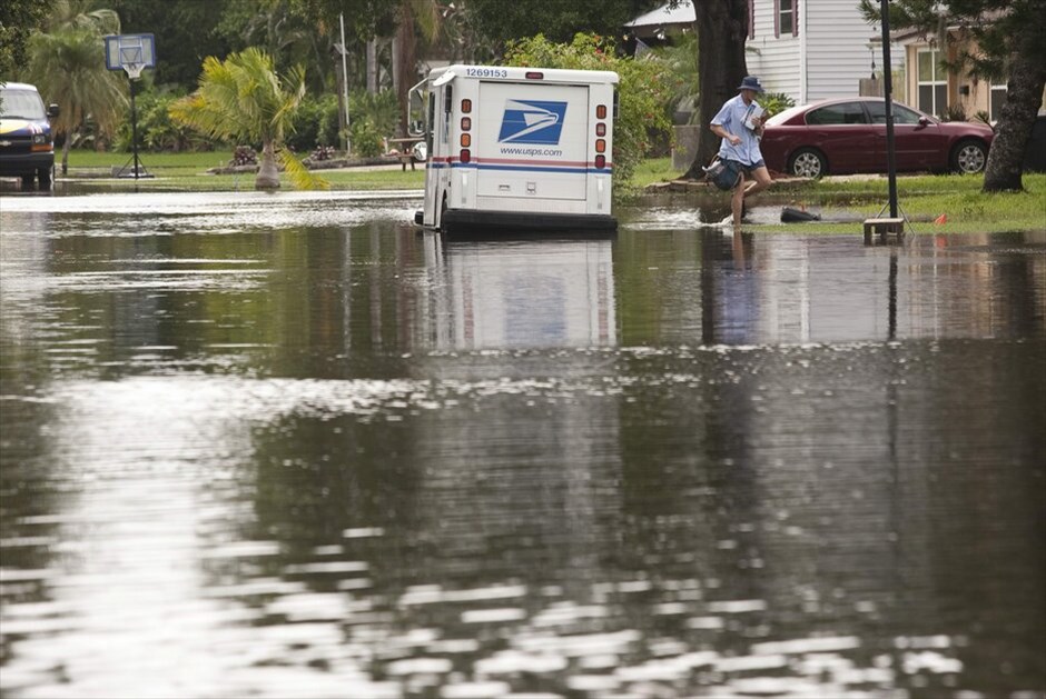 ΗΠΑ: Σαρώνει τη Φλόριδα η τροπική καταιγίδα Ντέμπι #16. 