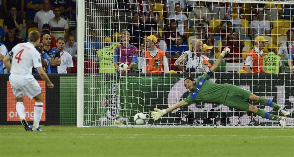 Euro 2012 - Αγγλία - Ιταλία (2-4 στα πέναλτι) (κ.α. 0-0)  #18. Η Ιταλία προκρίθηκε στην ημιτελική φάση του Ευρωπαϊκού Πρωταθλήματος της Πολωνίας/Ουκρανίας, επικρατώντας της Αγγλίας με 4-2 στα πέναλτι, μετά το 0-0 της κανονικής διάρκειας και της παράτασης. Επόμενος αντίπαλος της ομάδας του Πραντέλι είναι η Γερμανία.