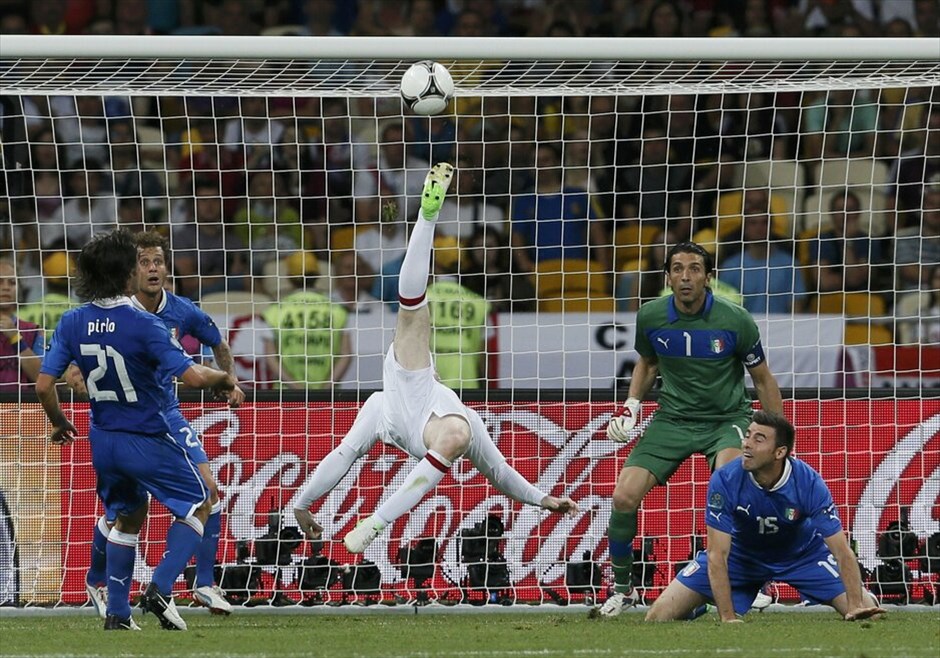 Euro 2012 - Αγγλία - Ιταλία (2-4 στα πέναλτι) (κ.α. 0-0)  #30. Η Ιταλία προκρίθηκε στην ημιτελική φάση του Ευρωπαϊκού Πρωταθλήματος της Πολωνίας/Ουκρανίας, επικρατώντας της Αγγλίας με 4-2 στα πέναλτι, μετά το 0-0 της κανονικής διάρκειας και της παράτασης. Επόμενος αντίπαλος της ομάδας του Πραντέλι είναι η Γερμανία.