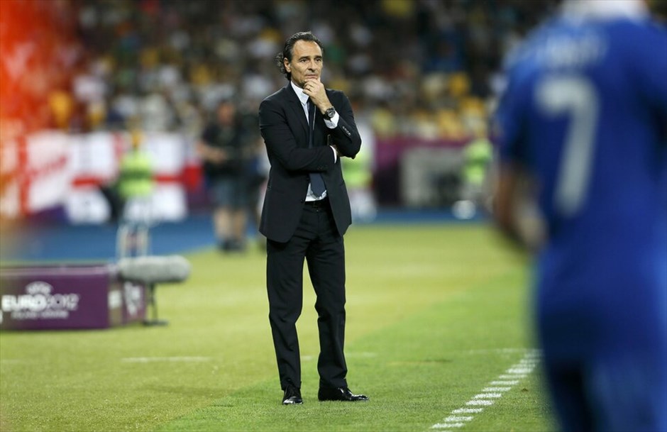 Euro 2012 - Αγγλία - Ιταλία (2-4 στα πέναλτι) (κ.α. 0-0)  #36. Η Ιταλία προκρίθηκε στην ημιτελική φάση του Ευρωπαϊκού Πρωταθλήματος της Πολωνίας/Ουκρανίας, επικρατώντας της Αγγλίας με 4-2 στα πέναλτι, μετά το 0-0 της κανονικής διάρκειας και της παράτασης. Επόμενος αντίπαλος της ομάδας του Πραντέλι είναι η Γερμανία.