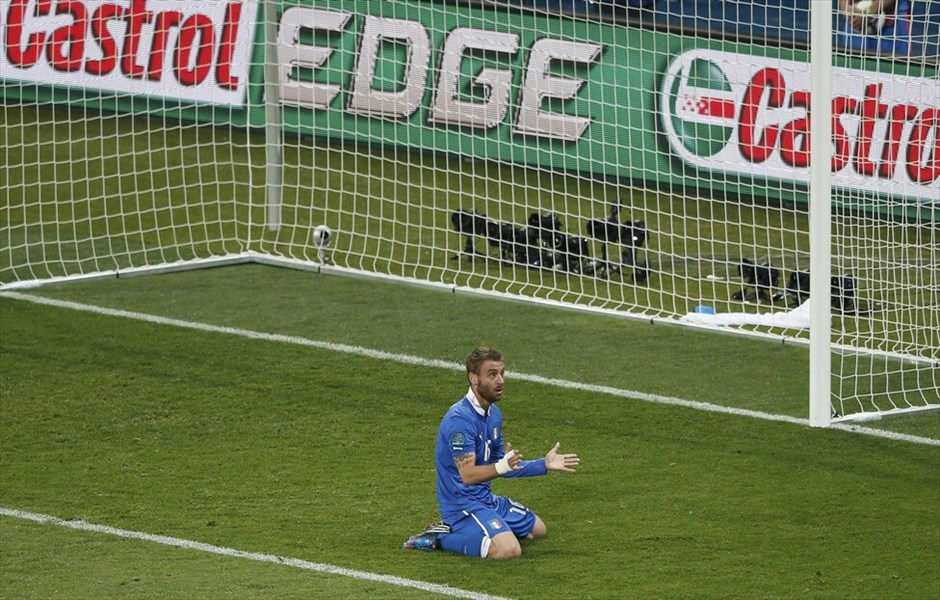 Euro 2012 - Αγγλία - Ιταλία (2-4 στα πέναλτι) (κ.α. 0-0)  #43. Η Ιταλία προκρίθηκε στην ημιτελική φάση του Ευρωπαϊκού Πρωταθλήματος της Πολωνίας/Ουκρανίας, επικρατώντας της Αγγλίας με 4-2 στα πέναλτι, μετά το 0-0 της κανονικής διάρκειας και της παράτασης. Επόμενος αντίπαλος της ομάδας του Πραντέλι είναι η Γερμανία.
