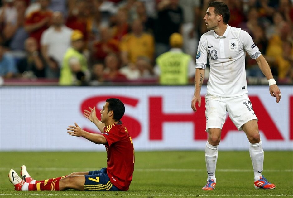 Euro 2012 - Ισπανία - Γαλλία (2-0) #8. Η Ισπανία είναι η τρίτη ομάδα που εξασφάλισε τη συμμετοχή της στην ημιτελική φάση του Ευρωπαϊκού Πρωταθλήματος της Πολωνίας/Ουκρανίας, μετά τις Πορτογαλία και Γερμανία. Οι «φούριας ρόχας» επικράτησαν της Γαλλίας με 2-0 (19΄, 90΄+ πέναλτι Τσάμπι Αλόνσο) στη «Ντόμπας Αρένα» του Ντόνετσκ και θα αντιμετωπίσουν την Πορτογαλία στον πρώτο ημιτελικό της διοργάνωσης, στο ίδιο γήπεδο την προσεχή Τετάρτη. Να σημειωθεί ότι αυτή ήταν η πρώτη νίκη της Ισπανίας επί της Γαλλίας, σε επίσημο αγώνα.