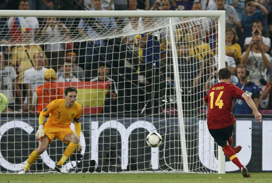 Euro 2012 - Ισπανία - Γαλλία (2-0) #10. Η Ισπανία είναι η τρίτη ομάδα που εξασφάλισε τη συμμετοχή της στην ημιτελική φάση του Ευρωπαϊκού Πρωταθλήματος της Πολωνίας/Ουκρανίας, μετά τις Πορτογαλία και Γερμανία. Οι «φούριας ρόχας» επικράτησαν της Γαλλίας με 2-0 (19΄, 90΄+ πέναλτι Τσάμπι Αλόνσο) στη «Ντόμπας Αρένα» του Ντόνετσκ και θα αντιμετωπίσουν την Πορτογαλία στον πρώτο ημιτελικό της διοργάνωσης, στο ίδιο γήπεδο την προσεχή Τετάρτη. Να σημειωθεί ότι αυτή ήταν η πρώτη νίκη της Ισπανίας επί της Γαλλίας, σε επίσημο αγώνα.