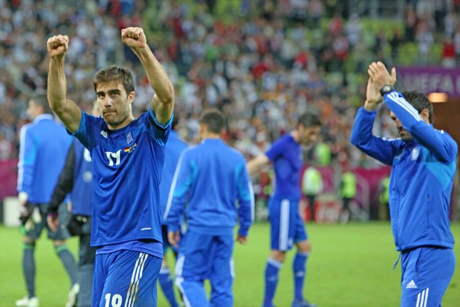 Euro 2012 - Γερμανία - Ελλάδα (4-2) #1. «Αντίο» στο Euro 2012 με ψηλά το κεφάλι είπε η εθνική ομάδα, που ηττήθηκε 4-2 από τη Γερμανία στο δεύτερο προημιτελικό. Πάλεψε όσο μπορούσε η Ελλάδα, αλλά απέναντί της είχε μία πολύ καλύτερη ομάδα.
