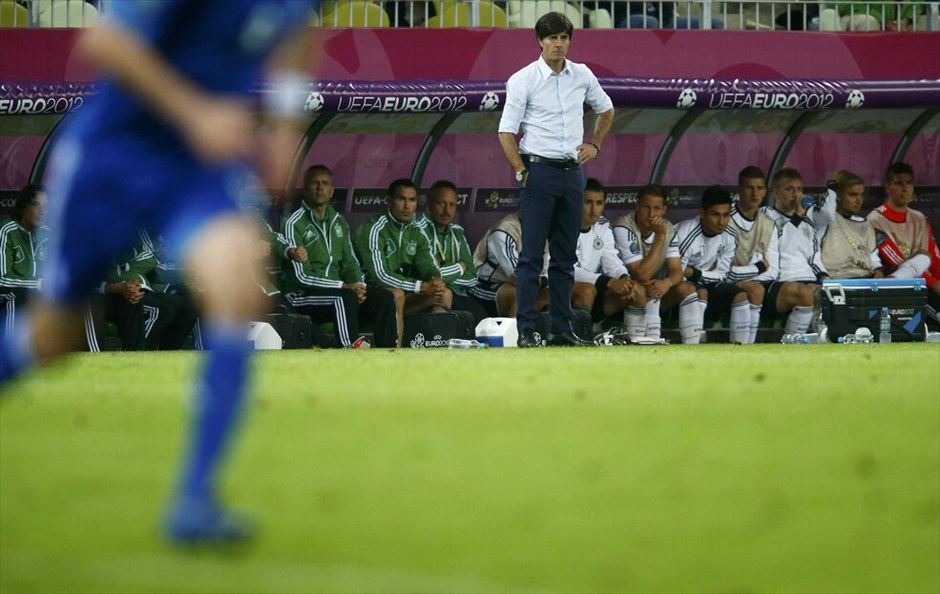 Euro 2012 - Γερμανία - Ελλάδα (4-2) #24. «Αντίο» στο Euro 2012 με ψηλά το κεφάλι είπε η εθνική ομάδα, που ηττήθηκε 4-2 από τη Γερμανία στο δεύτερο προημιτελικό. Πάλεψε όσο μπορούσε η Ελλάδα, αλλά απέναντί της είχε μία πολύ καλύτερη ομάδα.