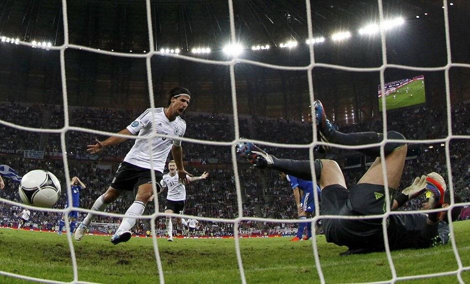 Euro 2012 - Γερμανία - Ελλάδα (4-2) #33. «Αντίο» στο Euro 2012 με ψηλά το κεφάλι είπε η εθνική ομάδα, που ηττήθηκε 4-2 από τη Γερμανία στο δεύτερο προημιτελικό. Πάλεψε όσο μπορούσε η Ελλάδα, αλλά απέναντί της είχε μία πολύ καλύτερη ομάδα.