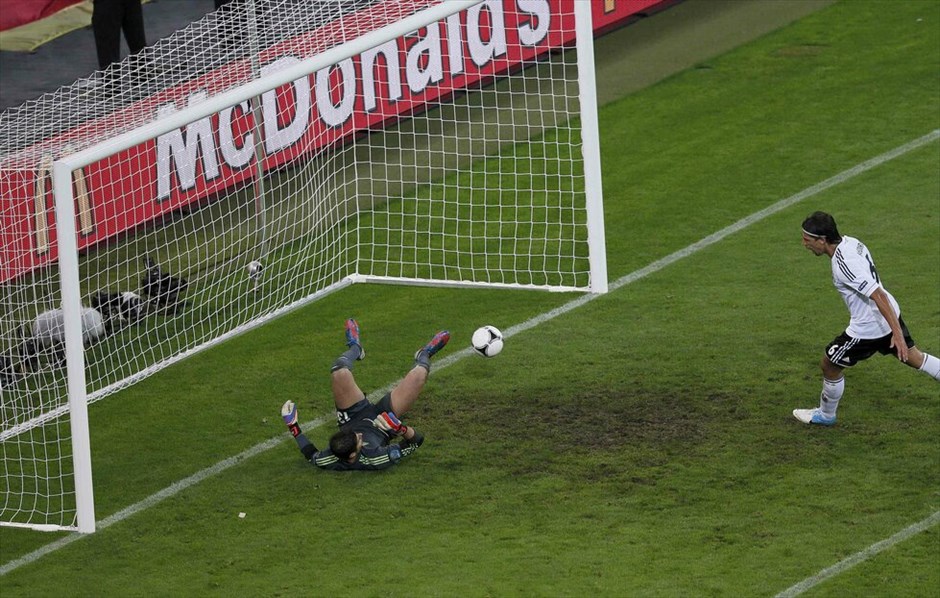 Euro 2012 - Γερμανία - Ελλάδα (4-2) #34. «Αντίο» στο Euro 2012 με ψηλά το κεφάλι είπε η εθνική ομάδα, που ηττήθηκε 4-2 από τη Γερμανία στο δεύτερο προημιτελικό. Πάλεψε όσο μπορούσε η Ελλάδα, αλλά απέναντί της είχε μία πολύ καλύτερη ομάδα.