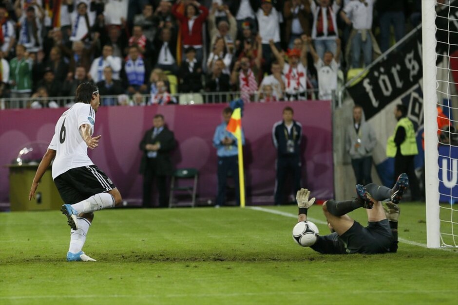 Euro 2012 - Γερμανία - Ελλάδα (4-2) #35. «Αντίο» στο Euro 2012 με ψηλά το κεφάλι είπε η εθνική ομάδα, που ηττήθηκε 4-2 από τη Γερμανία στο δεύτερο προημιτελικό. Πάλεψε όσο μπορούσε η Ελλάδα, αλλά απέναντί της είχε μία πολύ καλύτερη ομάδα.