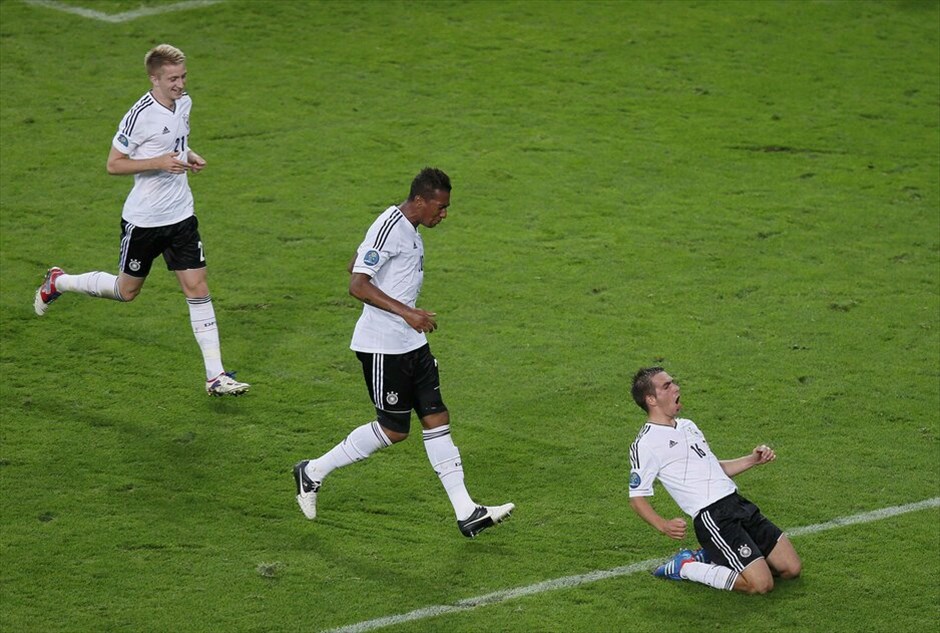 Euro 2012 - Γερμανία - Ελλάδα (4-2) #54. «Αντίο» στο Euro 2012 με ψηλά το κεφάλι είπε η εθνική ομάδα, που ηττήθηκε 4-2 από τη Γερμανία στο δεύτερο προημιτελικό. Πάλεψε όσο μπορούσε η Ελλάδα, αλλά απέναντί της είχε μία πολύ καλύτερη ομάδα.
