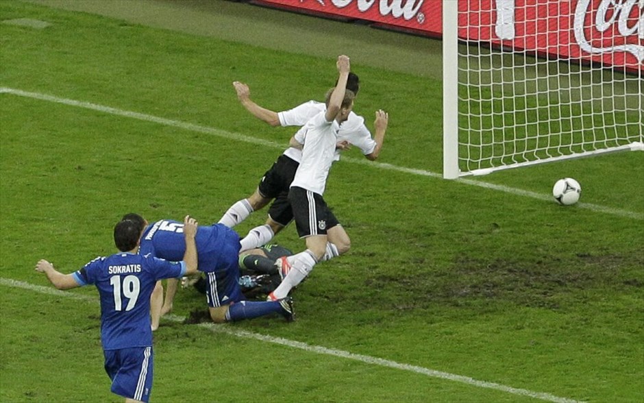 Euro 2012 - Γερμανία - Ελλάδα (4-2) #63. «Αντίο» στο Euro 2012 με ψηλά το κεφάλι είπε η εθνική ομάδα, που ηττήθηκε 4-2 από τη Γερμανία στο δεύτερο προημιτελικό. Πάλεψε όσο μπορούσε η Ελλάδα, αλλά απέναντί της είχε μία πολύ καλύτερη ομάδα.