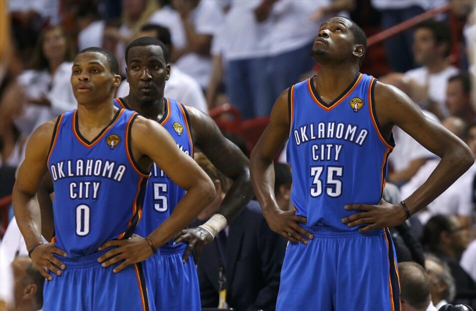 NBA: Πρωτάθλημα στους Μαϊάμι Χιτ #13. Για δεύτερη φορά στην ιστορία του το Μαϊάμι κατάκτησε το πρωτάθλημα στο ΝΒΑ, νικώντας στον 5ο τελικό την Οκλαχόμα με 121-106, πολύ πιο εύκολα από ό,τι φανταζόταν. Οι εκπρόσωποι της Φλόριντα έφτασαν στον δεύτερο παγκόσμιο τίτλο τους, μετά το 2006 ενώ πέρυσι είχαν ηττηθεί από το Ντάλας του Ντιρκ Νοβίτσκι. Για τους Τζέιμς, Κρις Μπος, Τζουάν Χάουαρντ ήταν το πρώτο δαχτυλίδι στην καριέρα τους. Ο ΛεΜπρόν αναδείχθηκε MVP των εφετινών πλέι οφ και έγινε ο έβδομος παίκτης, ο οποίος «έγραψε» παραπάνω από ένα triple-double (26 π., 13 ασ., 11 ρ.) σε τελική σειρά πλέι οφ. Κορυφαίος της Οκλαχόμα φέτος ήταν ο Κέβιν Ντουράντ.