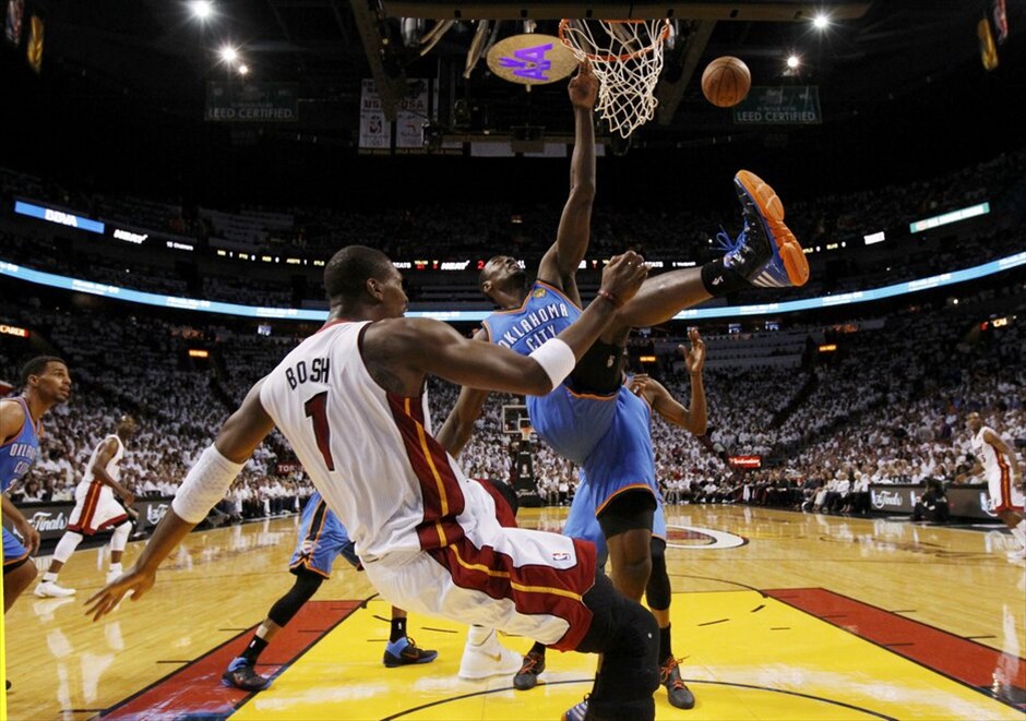 NBA: Πρωτάθλημα στους Μαϊάμι Χιτ #24. Για δεύτερη φορά στην ιστορία του το Μαϊάμι κατάκτησε το πρωτάθλημα στο ΝΒΑ, νικώντας στον 5ο τελικό την Οκλαχόμα με 121-106, πολύ πιο εύκολα από ό,τι φανταζόταν. Οι εκπρόσωποι της Φλόριντα έφτασαν στον δεύτερο παγκόσμιο τίτλο τους, μετά το 2006 ενώ πέρυσι είχαν ηττηθεί από το Ντάλας του Ντιρκ Νοβίτσκι. Για τους Τζέιμς, Κρις Μπος, Τζουάν Χάουαρντ ήταν το πρώτο δαχτυλίδι στην καριέρα τους. Ο ΛεΜπρόν αναδείχθηκε MVP των εφετινών πλέι οφ και έγινε ο έβδομος παίκτης, ο οποίος «έγραψε» παραπάνω από ένα triple-double (26 π., 13 ασ., 11 ρ.) σε τελική σειρά πλέι οφ. Κορυφαίος της Οκλαχόμα φέτος ήταν ο Κέβιν Ντουράντ.
