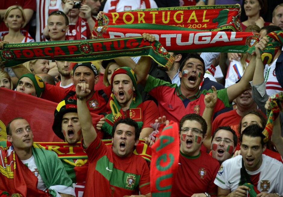 Euro 2012 - Πορτογαλία - Tσεχία (1-0) #2. Η Πορτογαλία είναι η πρώτη ομάδα που εξασφάλισε την είσοδό της στα ημιτελικά του Euro 2012. Με τον Κριστιάνο Ρονάλντο να την οδηγεί μαεστρικά, η ομάδα του Πάουλο Μπέντο νίκησε 1-0 την Τσεχία στο εθνικό στάδιο της Βαρσοβίας, στον πρώτο προημιτελικό της διοργάνωσης. Το γκολ του σούπερ σταρ των Ιβήρων στο 79ο λεπτό έστειλε την Πορτογαλία στην ημιτελική φάση, όπου θα αντιμετωπίσει το νικητή του τρίτου χρονικά προημιτελικού, ανάμεσα στη Γαλλία και την Ισπανία το Σάββατο.
