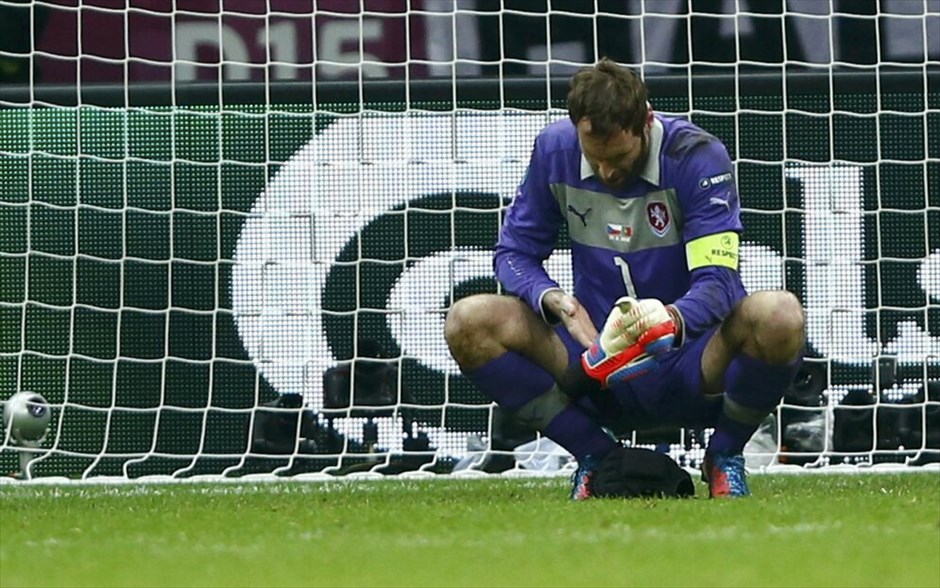 Euro 2012 - Πορτογαλία - Tσεχία (1-0) #9. Η Πορτογαλία είναι η πρώτη ομάδα που εξασφάλισε την είσοδό της στα ημιτελικά του Euro 2012. Με τον Κριστιάνο Ρονάλντο να την οδηγεί μαεστρικά, η ομάδα του Πάουλο Μπέντο νίκησε 1-0 την Τσεχία στο εθνικό στάδιο της Βαρσοβίας, στον πρώτο προημιτελικό της διοργάνωσης. Το γκολ του σούπερ σταρ των Ιβήρων στο 79ο λεπτό έστειλε την Πορτογαλία στην ημιτελική φάση, όπου θα αντιμετωπίσει το νικητή του τρίτου χρονικά προημιτελικού, ανάμεσα στη Γαλλία και την Ισπανία το Σάββατο.