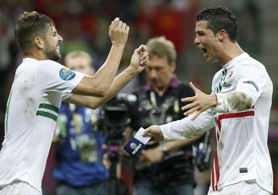 Euro 2012 - Πορτογαλία - Tσεχία (1-0) #10. Η Πορτογαλία είναι η πρώτη ομάδα που εξασφάλισε την είσοδό της στα ημιτελικά του Euro 2012. Με τον Κριστιάνο Ρονάλντο να την οδηγεί μαεστρικά, η ομάδα του Πάουλο Μπέντο νίκησε 1-0 την Τσεχία στο εθνικό στάδιο της Βαρσοβίας, στον πρώτο προημιτελικό της διοργάνωσης. Το γκολ του σούπερ σταρ των Ιβήρων στο 79ο λεπτό έστειλε την Πορτογαλία στην ημιτελική φάση, όπου θα αντιμετωπίσει το νικητή του τρίτου χρονικά προημιτελικού, ανάμεσα στη Γαλλία και την Ισπανία το Σάββατο.