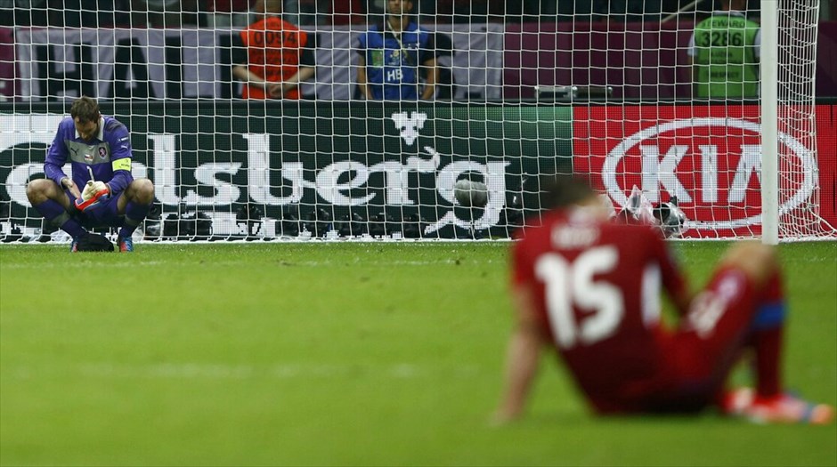Euro 2012 - Πορτογαλία - Tσεχία (1-0) #12. Η Πορτογαλία είναι η πρώτη ομάδα που εξασφάλισε την είσοδό της στα ημιτελικά του Euro 2012. Με τον Κριστιάνο Ρονάλντο να την οδηγεί μαεστρικά, η ομάδα του Πάουλο Μπέντο νίκησε 1-0 την Τσεχία στο εθνικό στάδιο της Βαρσοβίας, στον πρώτο προημιτελικό της διοργάνωσης. Το γκολ του σούπερ σταρ των Ιβήρων στο 79ο λεπτό έστειλε την Πορτογαλία στην ημιτελική φάση, όπου θα αντιμετωπίσει το νικητή του τρίτου χρονικά προημιτελικού, ανάμεσα στη Γαλλία και την Ισπανία το Σάββατο.