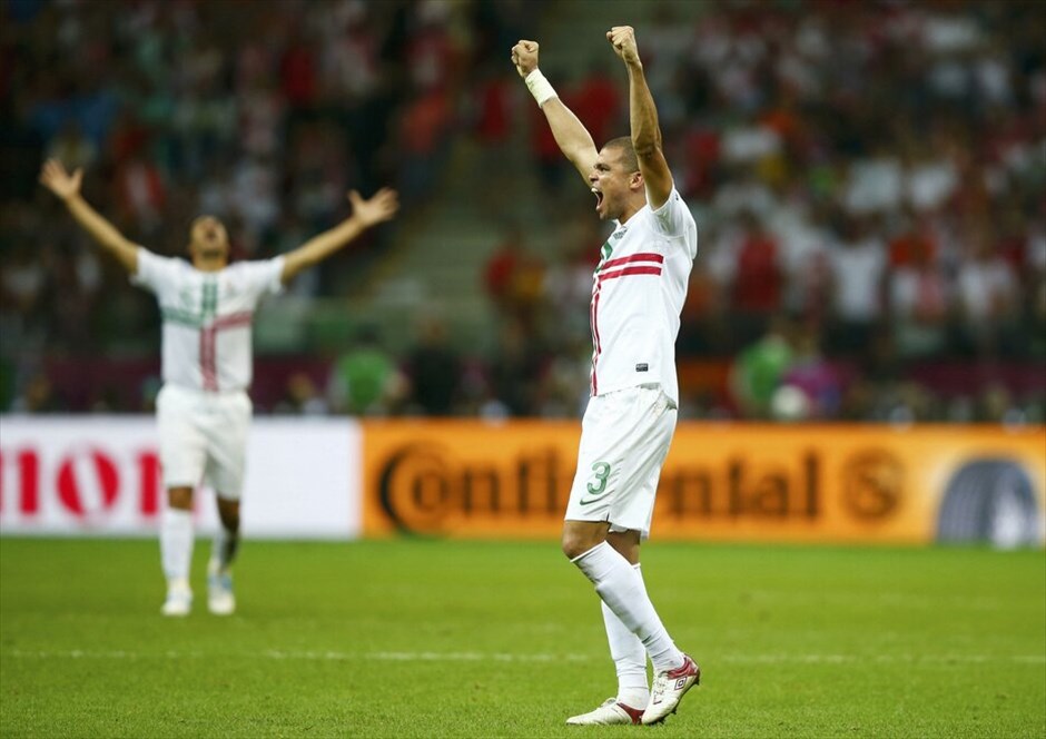 Euro 2012 - Πορτογαλία - Tσεχία (1-0) #14. Η Πορτογαλία είναι η πρώτη ομάδα που εξασφάλισε την είσοδό της στα ημιτελικά του Euro 2012. Με τον Κριστιάνο Ρονάλντο να την οδηγεί μαεστρικά, η ομάδα του Πάουλο Μπέντο νίκησε 1-0 την Τσεχία στο εθνικό στάδιο της Βαρσοβίας, στον πρώτο προημιτελικό της διοργάνωσης. Το γκολ του σούπερ σταρ των Ιβήρων στο 79ο λεπτό έστειλε την Πορτογαλία στην ημιτελική φάση, όπου θα αντιμετωπίσει το νικητή του τρίτου χρονικά προημιτελικού, ανάμεσα στη Γαλλία και την Ισπανία το Σάββατο.