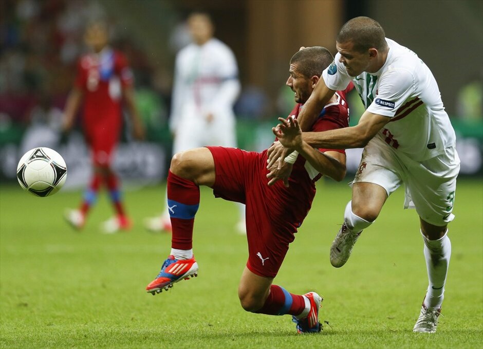 Euro 2012 - Πορτογαλία - Tσεχία (1-0) #15. Η Πορτογαλία είναι η πρώτη ομάδα που εξασφάλισε την είσοδό της στα ημιτελικά του Euro 2012. Με τον Κριστιάνο Ρονάλντο να την οδηγεί μαεστρικά, η ομάδα του Πάουλο Μπέντο νίκησε 1-0 την Τσεχία στο εθνικό στάδιο της Βαρσοβίας, στον πρώτο προημιτελικό της διοργάνωσης. Το γκολ του σούπερ σταρ των Ιβήρων στο 79ο λεπτό έστειλε την Πορτογαλία στην ημιτελική φάση, όπου θα αντιμετωπίσει το νικητή του τρίτου χρονικά προημιτελικού, ανάμεσα στη Γαλλία και την Ισπανία το Σάββατο.