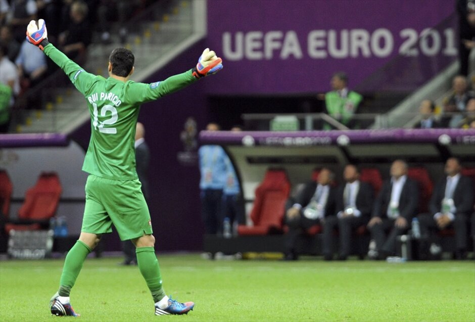 Euro 2012 - Πορτογαλία - Tσεχία (1-0) #23. Η Πορτογαλία είναι η πρώτη ομάδα που εξασφάλισε την είσοδό της στα ημιτελικά του Euro 2012. Με τον Κριστιάνο Ρονάλντο να την οδηγεί μαεστρικά, η ομάδα του Πάουλο Μπέντο νίκησε 1-0 την Τσεχία στο εθνικό στάδιο της Βαρσοβίας, στον πρώτο προημιτελικό της διοργάνωσης. Το γκολ του σούπερ σταρ των Ιβήρων στο 79ο λεπτό έστειλε την Πορτογαλία στην ημιτελική φάση, όπου θα αντιμετωπίσει το νικητή του τρίτου χρονικά προημιτελικού, ανάμεσα στη Γαλλία και την Ισπανία το Σάββατο.