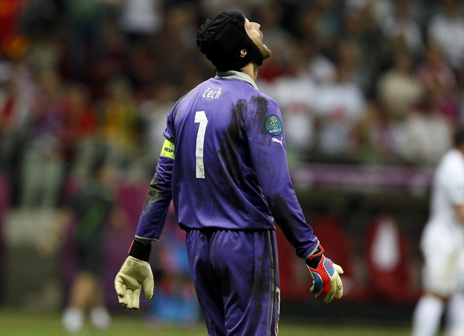 Euro 2012 - Πορτογαλία - Tσεχία (1-0) #24. Η Πορτογαλία είναι η πρώτη ομάδα που εξασφάλισε την είσοδό της στα ημιτελικά του Euro 2012. Με τον Κριστιάνο Ρονάλντο να την οδηγεί μαεστρικά, η ομάδα του Πάουλο Μπέντο νίκησε 1-0 την Τσεχία στο εθνικό στάδιο της Βαρσοβίας, στον πρώτο προημιτελικό της διοργάνωσης. Το γκολ του σούπερ σταρ των Ιβήρων στο 79ο λεπτό έστειλε την Πορτογαλία στην ημιτελική φάση, όπου θα αντιμετωπίσει το νικητή του τρίτου χρονικά προημιτελικού, ανάμεσα στη Γαλλία και την Ισπανία το Σάββατο.
