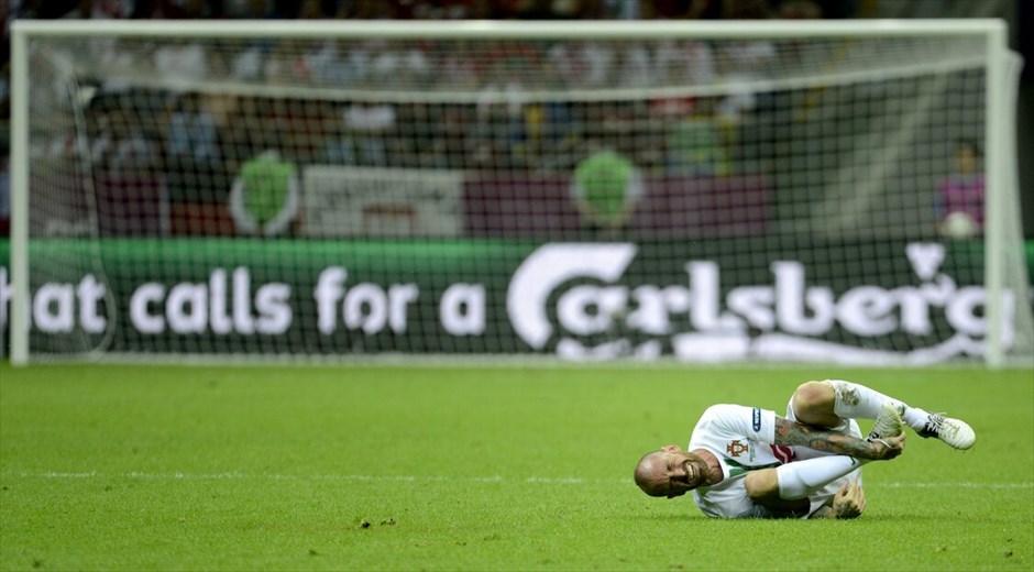 Euro 2012 - Πορτογαλία - Tσεχία (1-0) #41. Η Πορτογαλία είναι η πρώτη ομάδα που εξασφάλισε την είσοδό της στα ημιτελικά του Euro 2012. Με τον Κριστιάνο Ρονάλντο να την οδηγεί μαεστρικά, η ομάδα του Πάουλο Μπέντο νίκησε 1-0 την Τσεχία στο εθνικό στάδιο της Βαρσοβίας, στον πρώτο προημιτελικό της διοργάνωσης. Το γκολ του σούπερ σταρ των Ιβήρων στο 79ο λεπτό έστειλε την Πορτογαλία στην ημιτελική φάση, όπου θα αντιμετωπίσει το νικητή του τρίτου χρονικά προημιτελικού, ανάμεσα στη Γαλλία και την Ισπανία το Σάββατο.