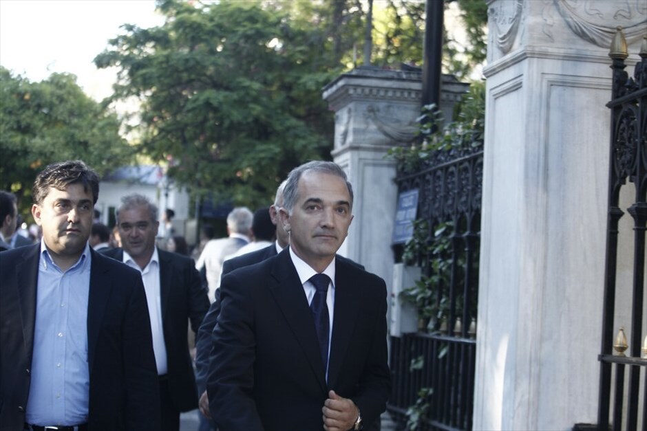 Η ορκωμοσία της νέας κυβέρνησης #22. Ο νέος αναπληρωτής Υπουργός Υγείας και Κοινωνικής Αλληλεγγύης, Μάριος Σαλμάς, προσέρχεται στο Προεδρικό Μέγαρο για την ορκωμοσία της νέας κυβέρνησης.