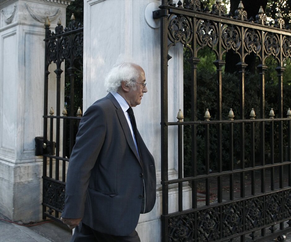 Η ορκωμοσία της νέας κυβέρνησης #24. Ο νέος υπουργός Δικαιοσύνης, Διαφάνειας και Ανθρώπινων Δικαιωμάτων, Αντώνης Ρουπακιώτης προσέρχεται στο Προεδρικό Μέγαρο για την ορκωμοσία της νέας κυβέρνησης.