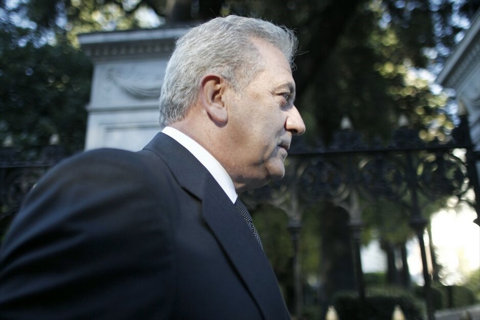 Η ορκωμοσία της νέας κυβέρνησης #25. Ο νέος υπουργός Εξωτερικών, Δημήτρης Αβραμόπουλος προσέρχεται στο Προεδρικό Μέγαρο για την ορκωμοσία της νέας κυβέρνησης.