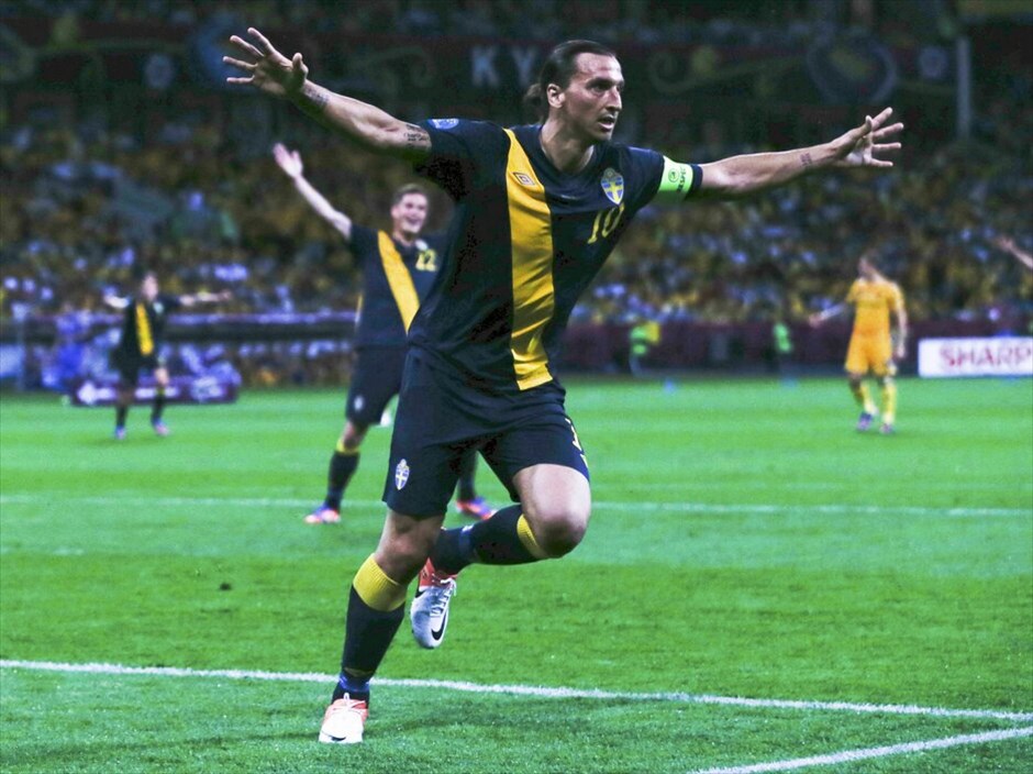 Euro 2012 - Οι δέκα καλύτεροι παίκτες της φάσης των ομίλων #9. Ο Ζλάταν Ιμπραΐμοβιτς αποφάσισε να πάρει στους ώμους του την εθνική ομάδα της Σουηδίας για να περάσει στους «8». Εκανε ό,τι μπορούσε, σκόραρε αλλά δυστυχώς δεν κατάφερε. Η εξαιρετική απόδοσή του δεν πέρασε παραρατήρητη από την UEFA, η οποία τον κατέταξε στην ένατη θέση της σχετικής λίστας με βαθμό 9,23.