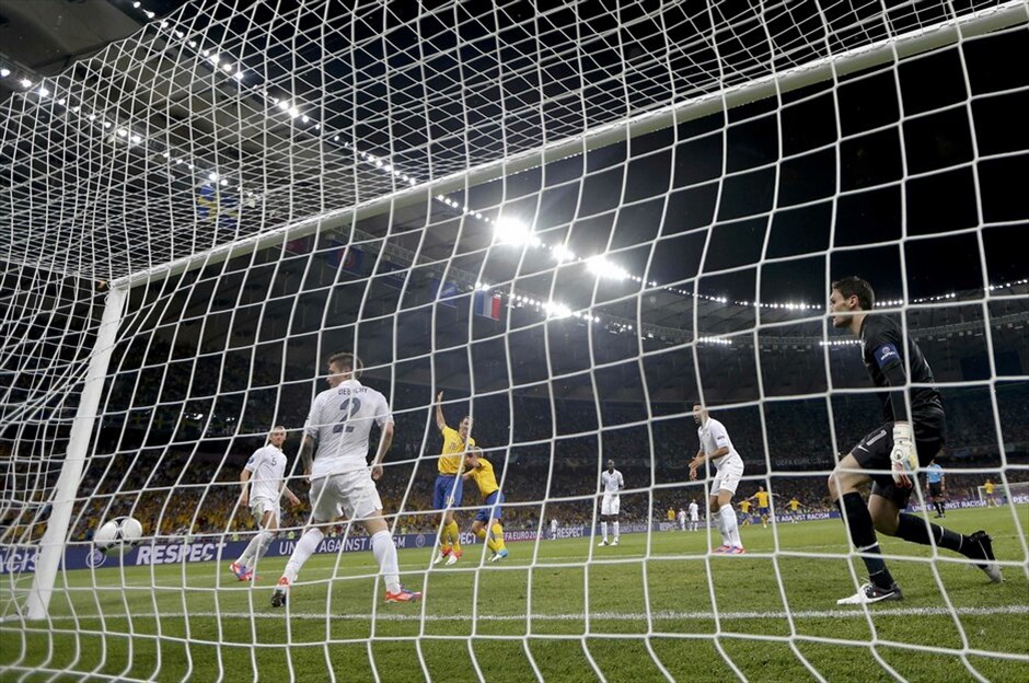 Euro 2012 - Σουηδία - Γαλλία (2-0) #8. Την πρώτη ήττα μετά από 23 αγώνες γνώρισε η Γαλλία από τη Σουηδία στο Δ΄ όμιλο του Euro (2-0), αλλά οι «τρικολόρ» πήραν το εισιτήριο για τους «8».