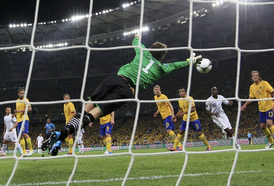Euro 2012 - Σουηδία - Γαλλία (2-0) #12. Την πρώτη ήττα μετά από 23 αγώνες γνώρισε η Γαλλία από τη Σουηδία στο Δ΄ όμιλο του Euro (2-0), αλλά οι «τρικολόρ» πήραν το εισιτήριο για τους «8».