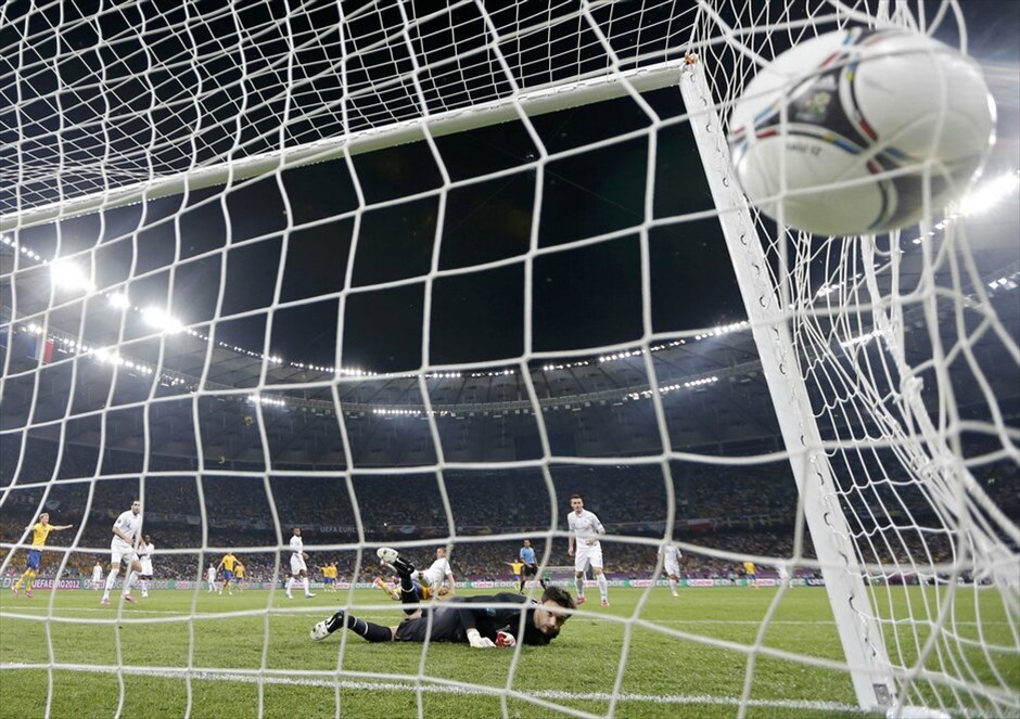 Euro 2012 - Σουηδία - Γαλλία (2-0) #15. Την πρώτη ήττα μετά από 23 αγώνες γνώρισε η Γαλλία από τη Σουηδία στο Δ΄ όμιλο του Euro (2-0), αλλά οι «τρικολόρ» πήραν το εισιτήριο για τους «8».