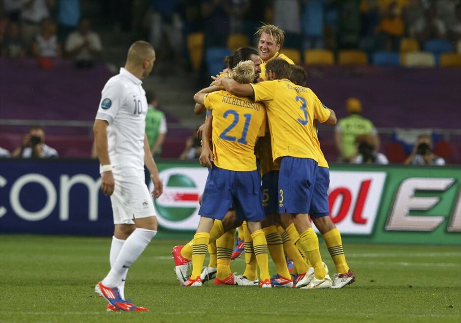 Euro 2012 - Σουηδία - Γαλλία (2-0) #18. Την πρώτη ήττα μετά από 23 αγώνες γνώρισε η Γαλλία από τη Σουηδία στο Δ΄ όμιλο του Euro (2-0), αλλά οι «τρικολόρ» πήραν το εισιτήριο για τους «8».