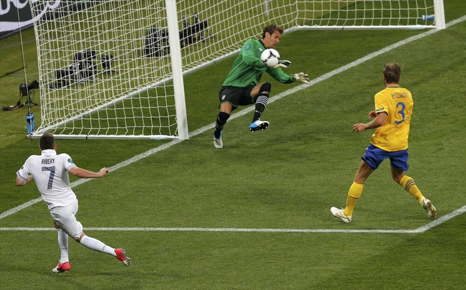 Euro 2012 - Σουηδία - Γαλλία (2-0) #33. Την πρώτη ήττα μετά από 23 αγώνες γνώρισε η Γαλλία από τη Σουηδία στο Δ΄ όμιλο του Euro (2-0), αλλά οι «τρικολόρ» πήραν το εισιτήριο για τους «8».