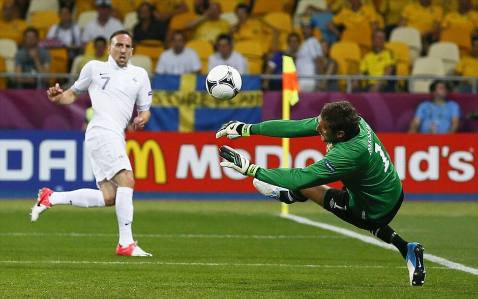 Euro 2012 - Σουηδία - Γαλλία (2-0) #34. Την πρώτη ήττα μετά από 23 αγώνες γνώρισε η Γαλλία από τη Σουηδία στο Δ΄ όμιλο του Euro (2-0), αλλά οι «τρικολόρ» πήραν το εισιτήριο για τους «8».
