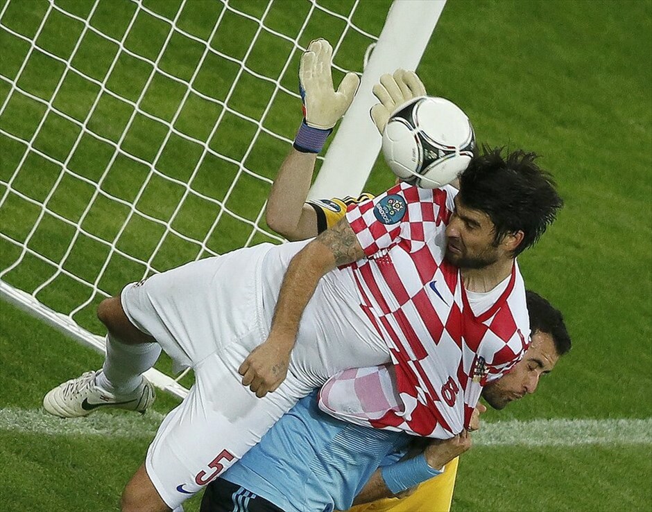 Euro 2012 - Κροατία - Ισπανία (0-1) #12. Η πρωταθλήτρια Ευρώπης και κόσμου Ισπανία πήρε το εισιτήριο για τα προημιτελικά του Euro 2012. Το γκολ του Χέσους Νάβας, στο 88ο λεπτό χάρισε τη νίκη στους «φούριας ρόχας» επί της Κροατίας με 1-0, στο τρίτο και τελευταίο ματς του Γ΄ ομίλου του τουρνουά.